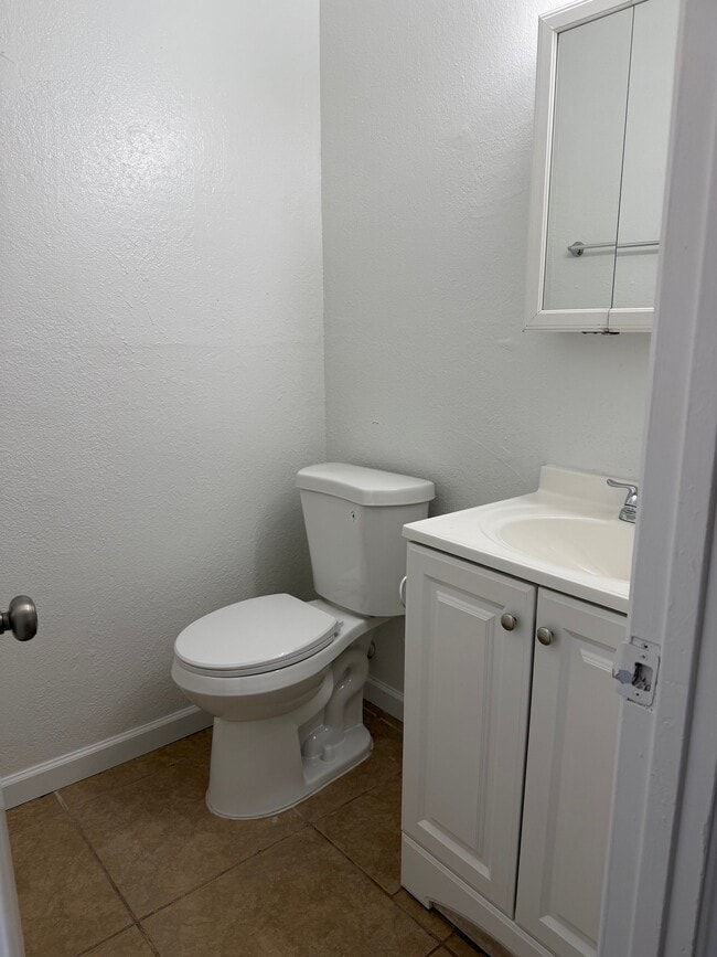 220 W 9th St Unit 414