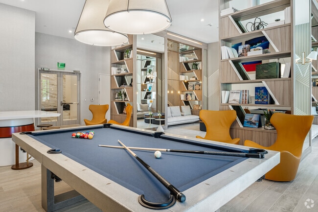 Regatta Lounge
