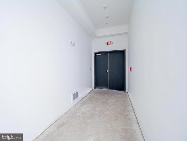 Building Photo - 2403 W Thompson St Unit 5 Rental