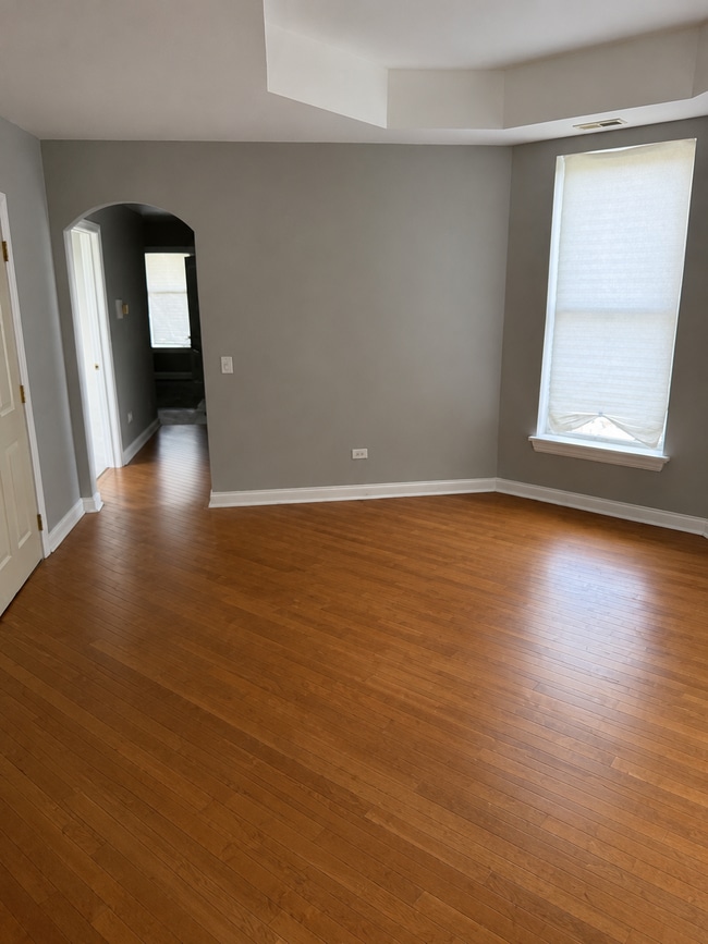 Building Photo - 6409 S Rhodes Ave Unit 2nd FL