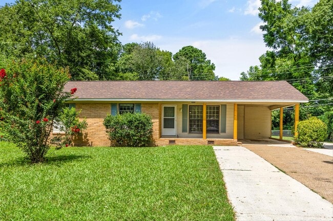 Photo - 2111 Shady Ln Cir NW