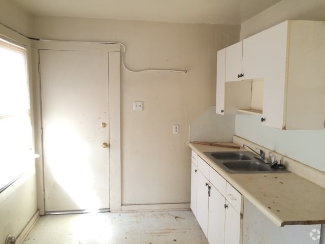 Building Photo - 4916 Rightway Ave Rental
