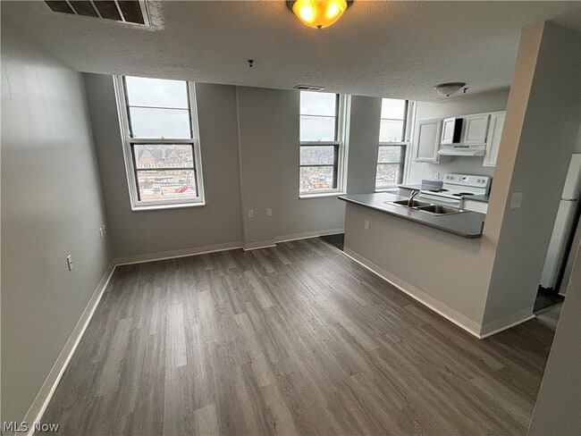 Photo - 59 Lincoln Way E Unit 801