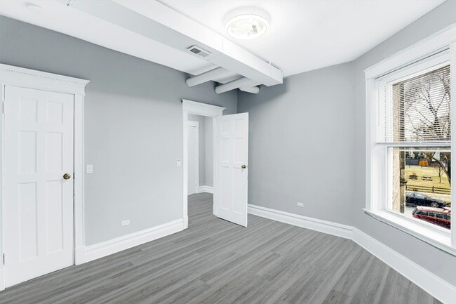 Photo - 5341 S Indiana Ave Unit 5343 -  2