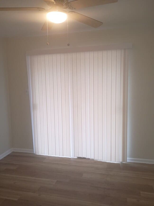 Photo - 907 Leonhard St