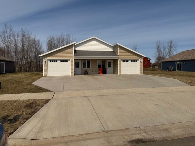 Building Photo - 5270 Christopher Dr Unit A