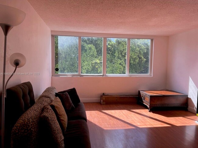 Building Photo - 9001 SW 77th Ave Unit C305 Rental