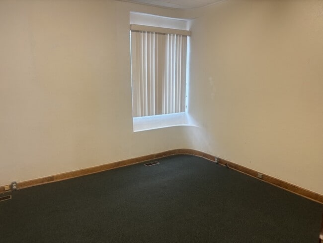 Building Photo - 114 E 4th St Unit A Rental