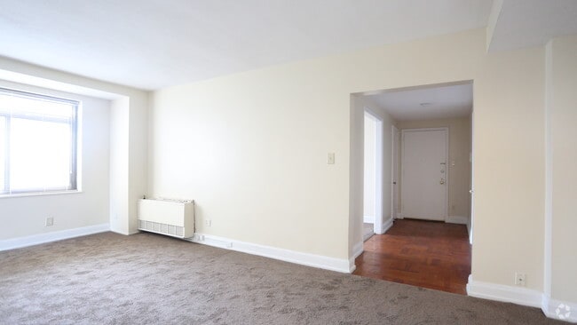 Living Room - 2BR, 2BA - 1,200 SF - 610-ROYAL YORK APARTMENTS, LLC