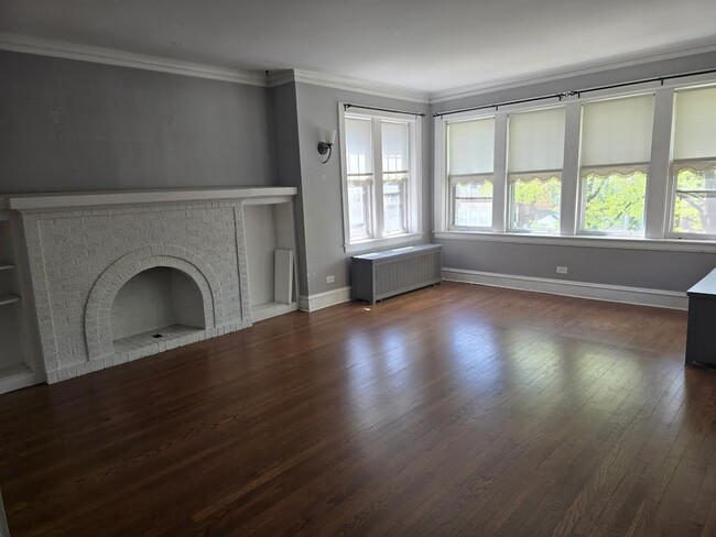 Living Room - 6621 N Campbell Ave Apartments Unit #2