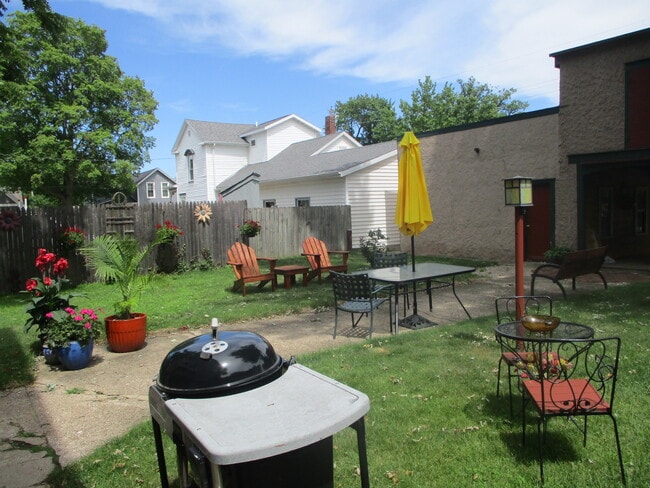 Photo - 1107 State St Unit Apartment 3