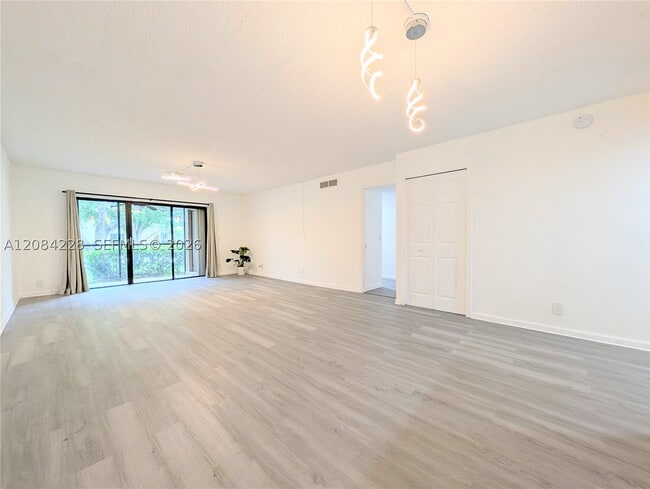 Photo - 310 Lakeview Dr Unit 105