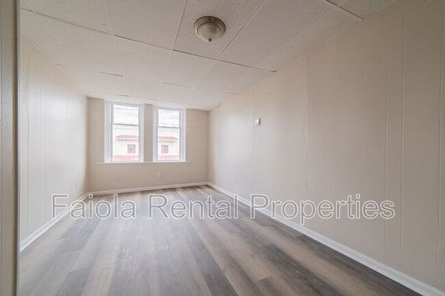 Photo - 112 N High St Unit B3