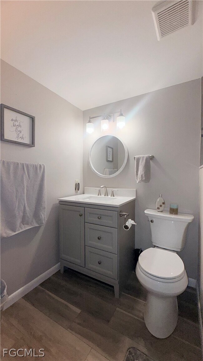 Building Photo - 9540 Green Cypress Ln Unit 11