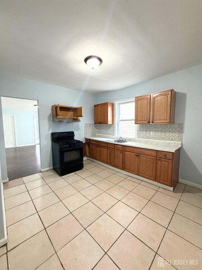 1060 Bond St Unit 1