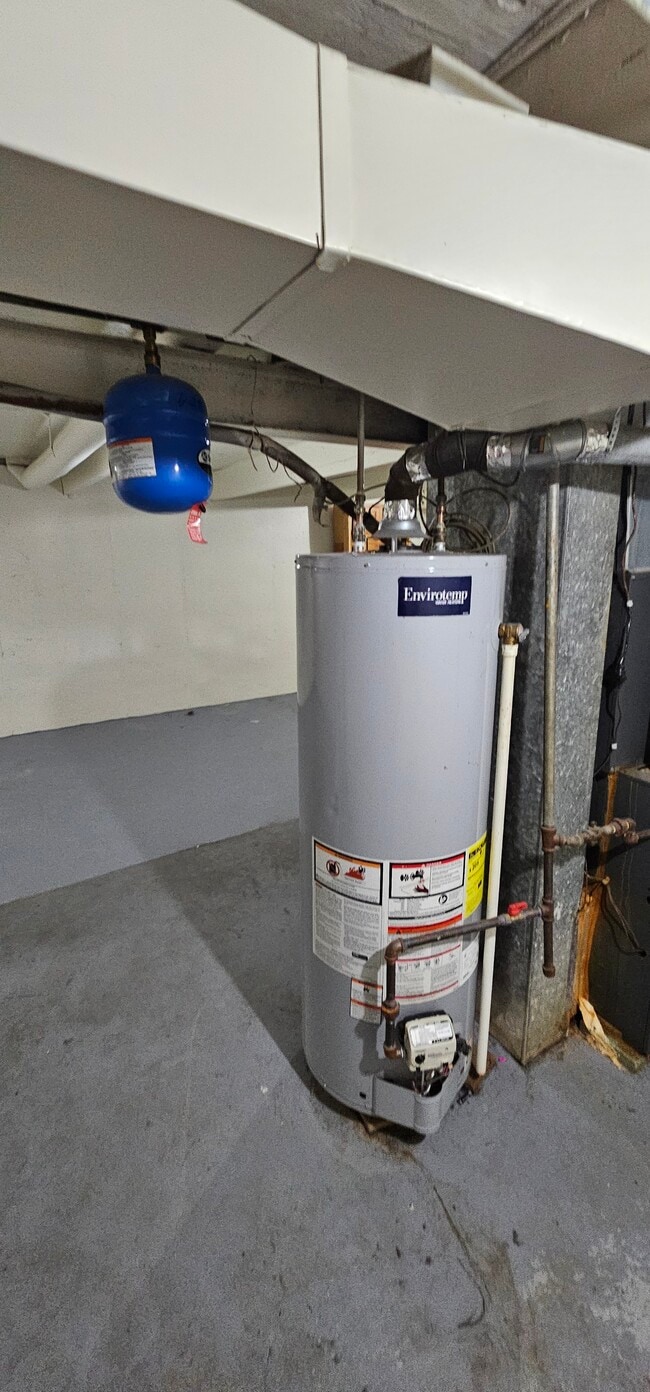 Photo - 824 N 70th St