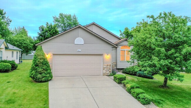 Building Photo - Executive Property with River Access