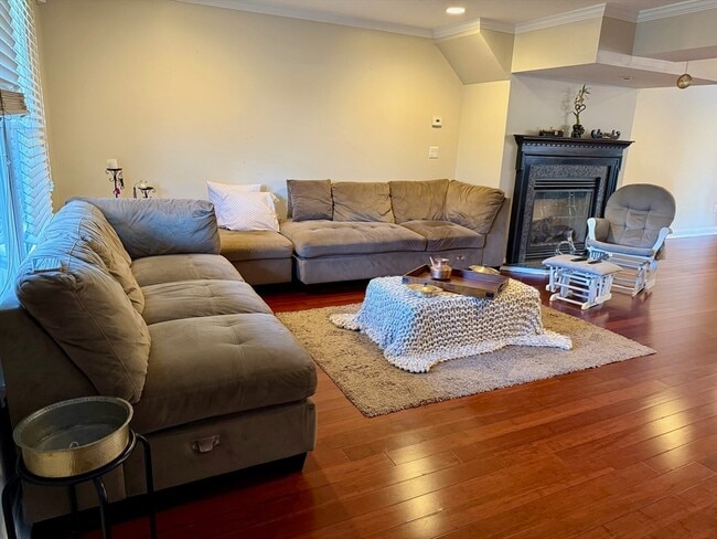 Photo - 218 Rangeway Rd