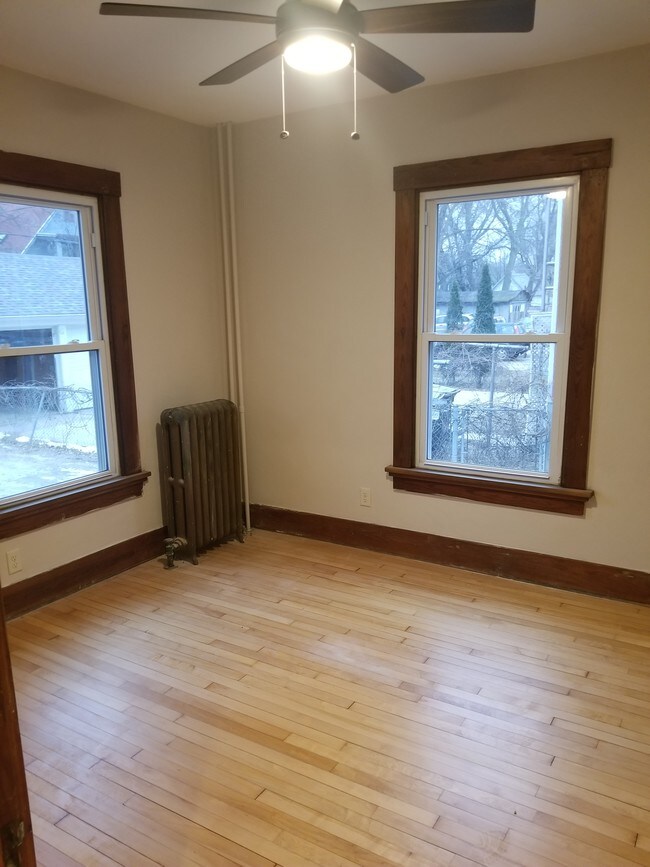 Main Bedroom - 2045 E Washington Ave Unit 1