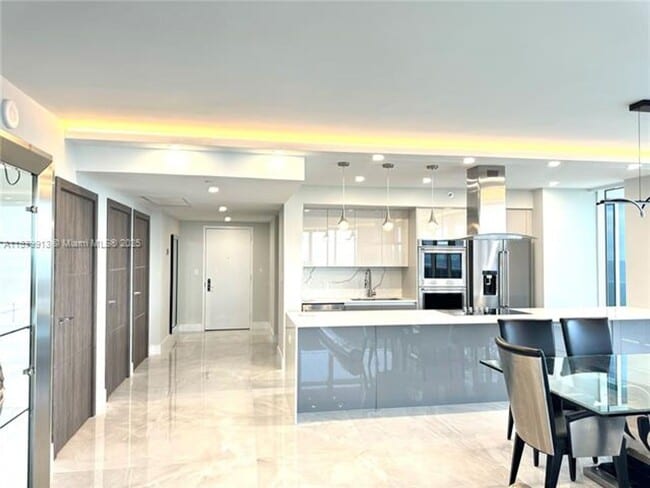 Building Photo - 1830 S Ocean Dr Unit 1830 S Ocean Dr  1002 Rental