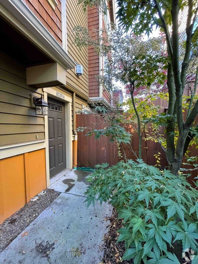 Building Photo - 2Bd/2.5Ba Seattle Townhouse