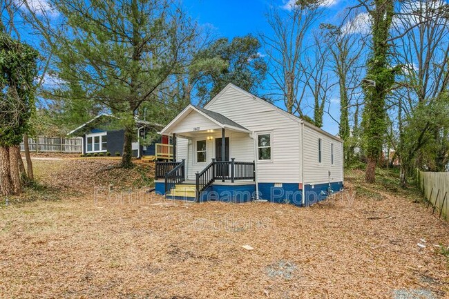 Building Photo - 1903 Larkin St Rental