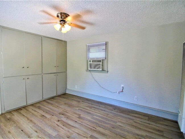 Photo - 2216 30th St