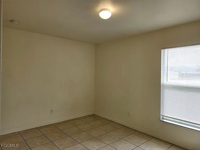 Photo - 1122 Harry Ave S