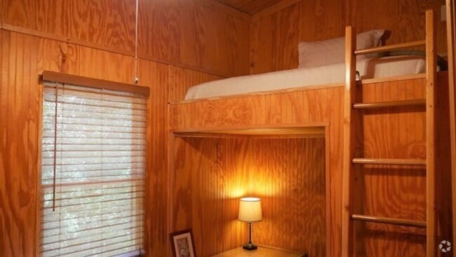 Building Photo - Fully Furnished 2 Bedroom Cottage in North... Rental