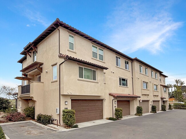 Great 4B/3.5BA Townhome in Oceanside! - Great 4B/3.5BA Townhome in Oceanside!