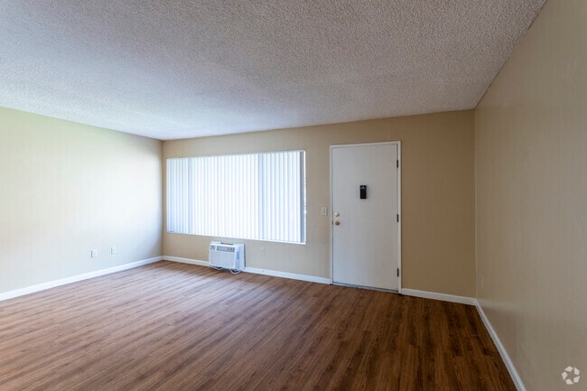 1 BR, 1 BA - 690 SF