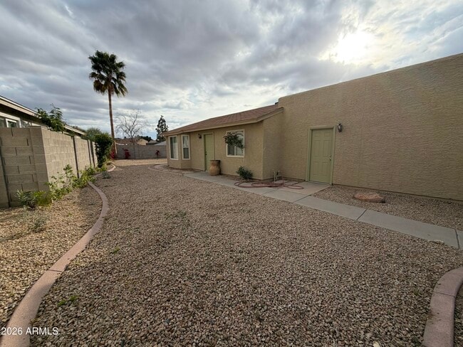 Photo - 909 E Escuda Dr