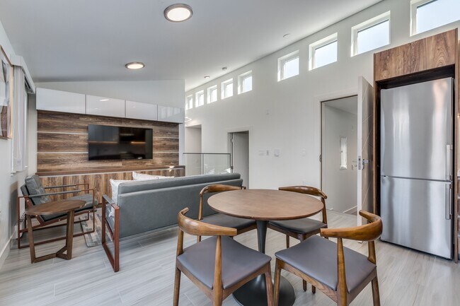 Photo - 1168 Pendrell St Unit 401