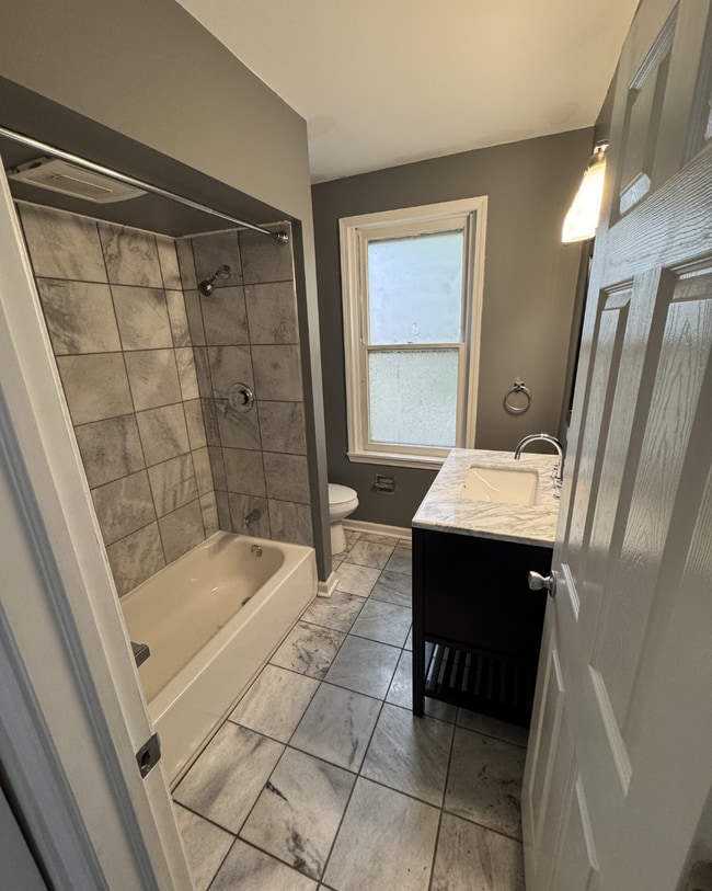 Photo - 1635 Methyl St