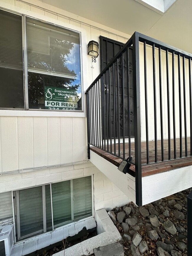 Photo - 1412 E 9th St