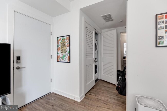 Photo - 304 Master St Unit 8