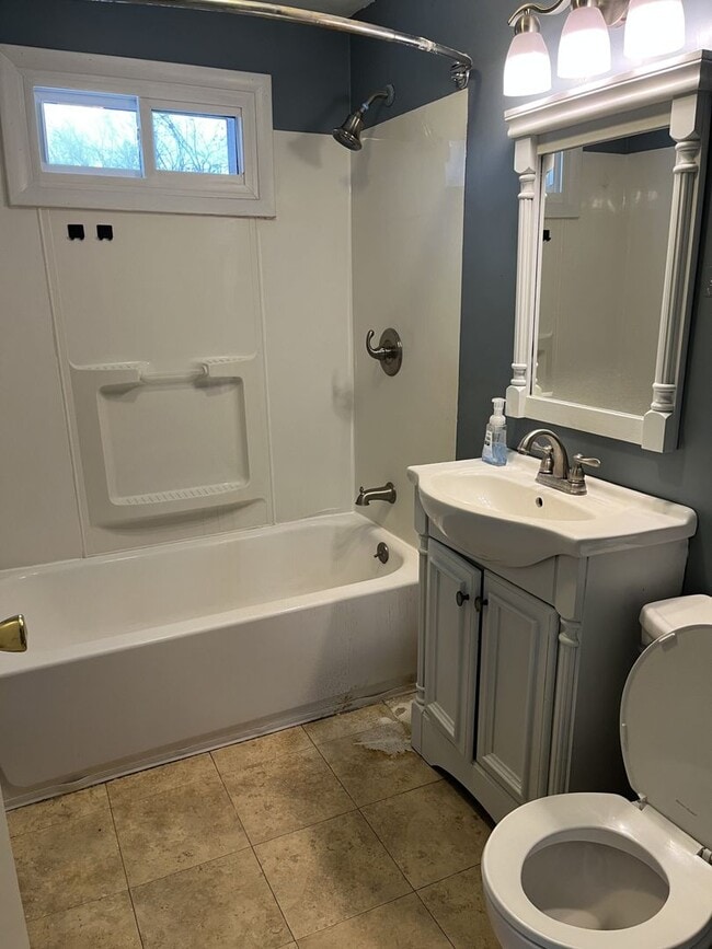 Photo - 3 Bedroom Single Family Home for Rent in Mattydale, NY