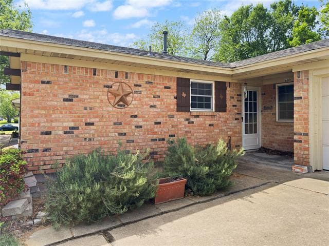 Photo - 609 NW Lorna St