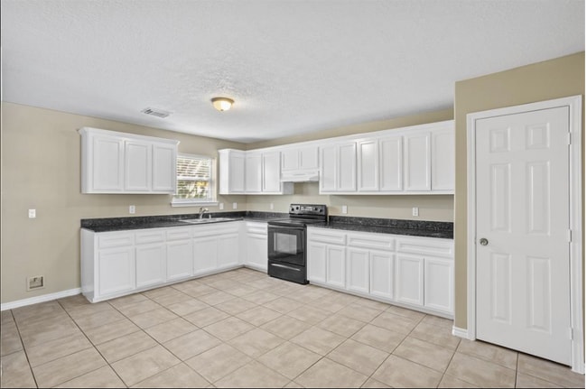 Muchos gabinetes y una despensa. - 605 Center St Unidad B