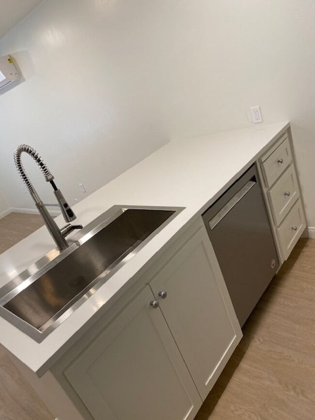 Photo - 611 Ann Arbor Dr Unidad A