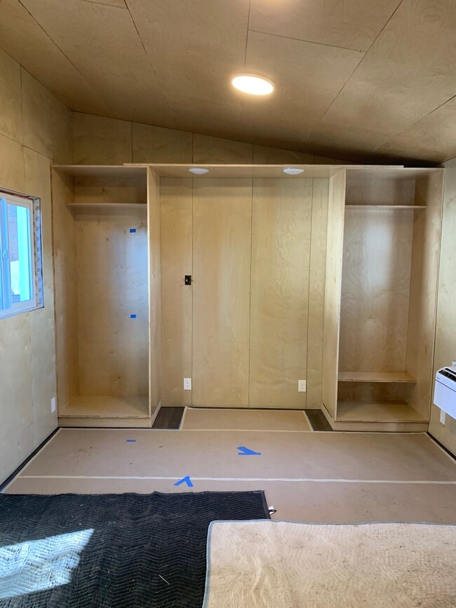 Building Photo - 10825 NE Sandy Blvd