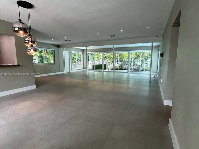 Photo - 15 NE 134th St