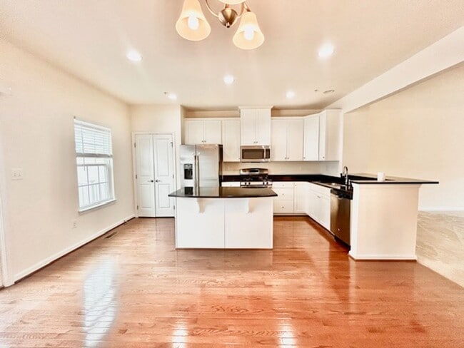 Photo - Welcome to the desirable Howard Square