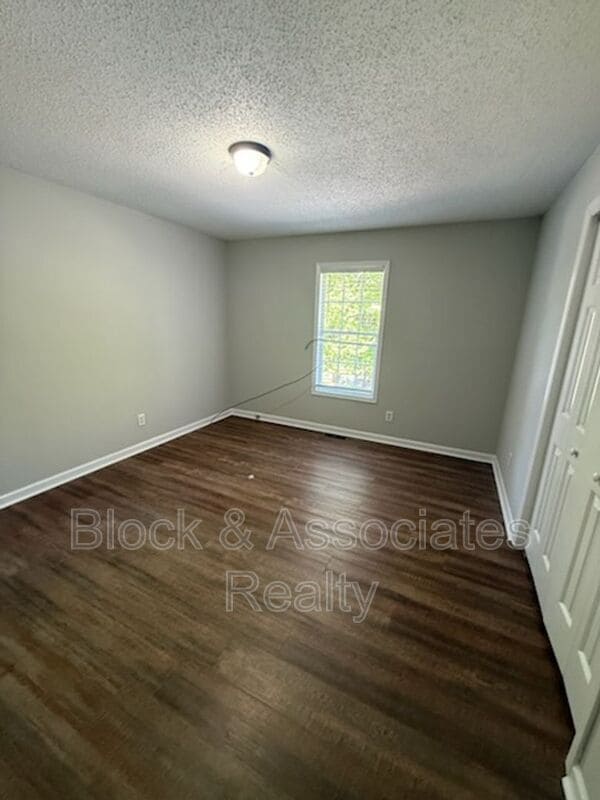 Photo - 746 Breeze Hill Rd