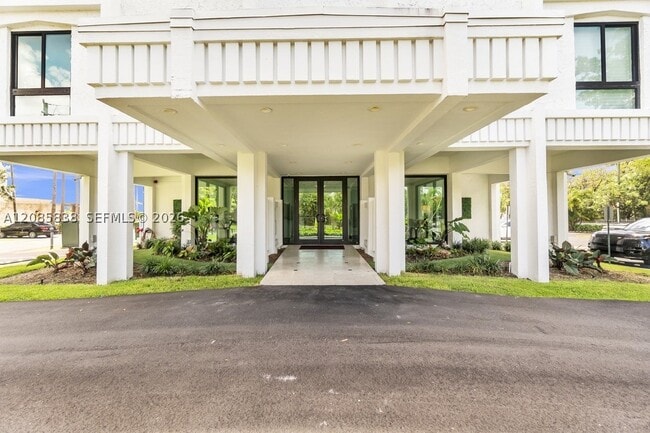 1600 S Bayshore Ln Unidad 4C