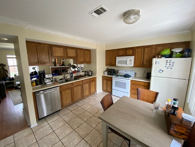 Photo - 716 W Mulberry St Unit Apt 4