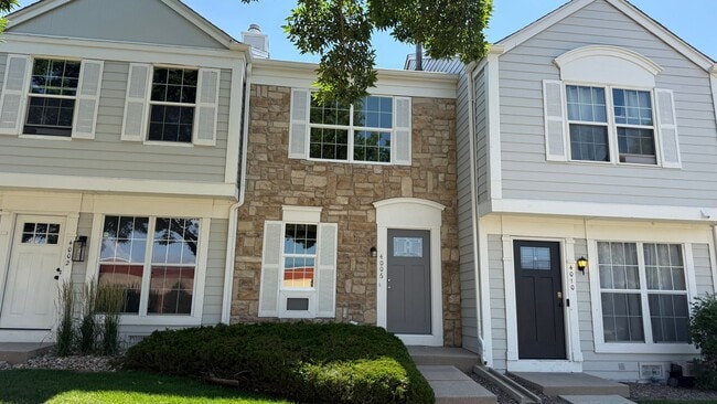 Building Photo - Fully Remodeled 2 Bedroom Townhome in Sout...