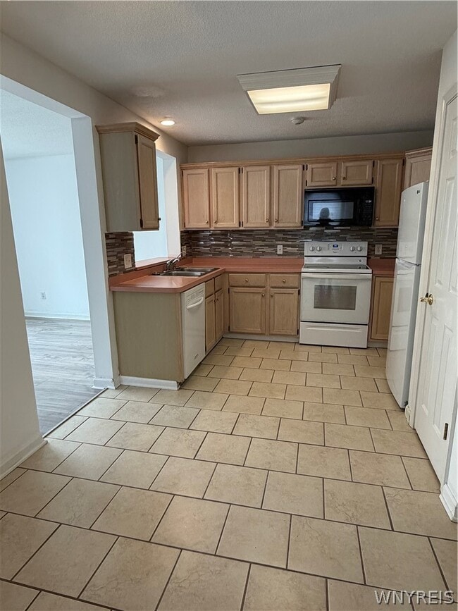 Photo - 304 Forest Edge Dr