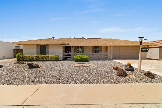 9425 W Rolling Hills Dr