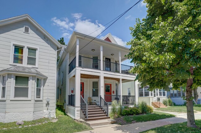Building Photo - 538 W Wilson St Rental